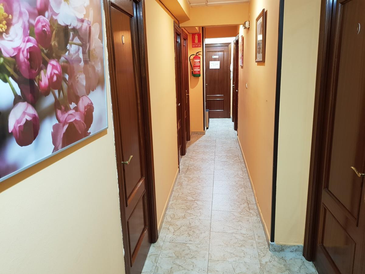 Hostal Foncalada オビエド エクステリア 写真